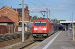 185 289-6 mit einem Opel Astra-Autozug bei der Einfahrt in den Bahnhof Rathenow. Ziel des Zuges ist Leebrugge in Belgien. 16.09.2011