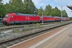 Während der Heimfahrt wurde bei einem Halt aus dem Zugfenster geschaut, dieser Lokzug entdeckt und kurz entschlossen die Fahrt unterbrochen. Am 14.09.2021 sind 101 128-7, 101 002-4, 218 208-7, 101 007-3 und 101 014-9 im Bahnhof von Ravensburg abgestellt, die an diesem Tag zwischen Bad Schussenried und Friedrichshafen Testfahrten durchführten.