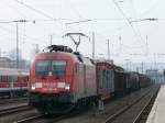 182 021-6 mit gemischten Gterzug bei der Durchfahrt in Regensburg Hbf, 14.03.2009 (Bahnbilder-Treffen Regensburg)
