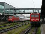 101 060-2 mit IC  Rottaler Land  neben 143 148-5 mit RB nach Eggmhl in Regensburg Hbf bei besch... h nicht so guten Wetter ;) , 18.05.2009