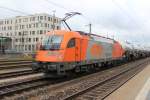Am 19.Mrz 2013 durchfuhr RTS 1216 902 mit einem Kesselwagenzug den Bahnhof Regensburg.