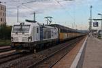 Durchfahrt am 24.08.2015 von Railpool/RTB Cargo 193 813  RailServices  mit einem ARS-Altmann Autozug durch Regensburg Hbf in Richtung Plattling.