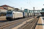 Durchfahrt am Morgen des 26.08.2015 von TXL 185 538-6 mit einem  LKW Walter -KLV in Regensburg Hfb gen Norden.