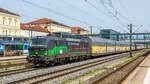 91 80 6193 277 D-ELOC am 29.06.2024 mit einem Altmann-Autozug in Regensburg Hauptbahnhof.