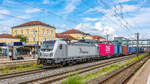 91 80 6187 071 war am 17.08.2024 mit einem Containerzug in Regensburg Hbf zu sehen.