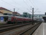 RE mit Schublok Br 111 aus Mnchen nach Nrnberg beim Zwischenstopp in Regensburg Hbf, 14.03.2009 (Bahnbilder-Treffen Regensburg)