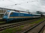 183 001 mit einem Alex Waggon wartet in Regensburg Hbf den ankommenden ALEX aus Hof Hbf ab, 18.07.2009