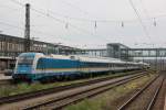 183 003-3 steht abfahrbereit im Hauptbahnhof von Regensburg.