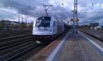 1216 955 durchfhrt am 02.11.2012 mit einem Autotransportzug den Regensburger Hbf.