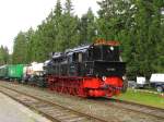 Rennsteigbahn 94 1538 mit den historischen Güterwagen DR Halle 591 382 P und DR 4801 P Gn, am 23.08.2014 während dem 110.