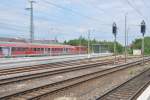 RHEINE (Kreis Steinfurt), 24.05.2014, Blick auf den (längsseitig zur Hälfte) wiedererrichteten Bahnsteig 3 mit Gleis 8 im Vordergrund; Gleis 8, das der Entlastung für den Verkehr in