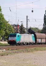 Die Cobra 2819 mit Kohlewagen kommt aus Aachen, am Sonntagnachmittag in Rheydt Hbf abgelichtet. 13.5.2012