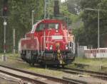 265 023-2 von Köln beim Halt in Rommerskirchen. 3 Mitarbeiter gerade aus der Lok. 
Rommerskirchen 22.05.2014