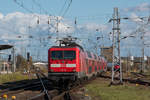 112 111 erreicht mit dem RE5 den Rostocker Hauptbahnhof.