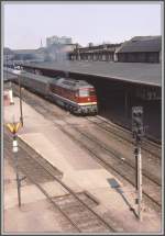 132 391-8 bereit zur Abfahrt in Rostock Hbf. (Archiv 04/78)