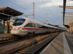 Wenige Augenblicke nach dem Touri-Sonderzug fuhr der ICE-T 411 518 in Rostock Hbf ein. Der ICE ist allerdings ne halbe Stunde schneller als BR 110 :)