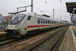 IC2301 von Warnemünde nach München Hauptbahnhof wartet am 4.2.2017 im Rostocker Hauptbahnhof auf Abfahrt.