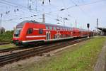 RE5 (RE4359) von Rostock Hauptbahnhof nach Berlin Südkreuz verlässt am 26.8.2017 den Startbahnhof. Schublok war 112 103.