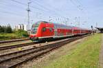 RE5 (RE4354) von Berlin Südkreuz fährt am 26.8.2017 in den Rostocker Hauptbahnhof ein.