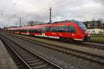 442 341-4 wird am 2.11.2017 als S1 nach Warnemünde im Rostocker Hauptbahnhof bereitgestellt.