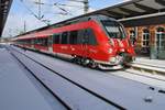 442 848-8 steht am 27.2.2018 als S3 von Warnemünde nach Güstrow im Rostocker Hauptbahnhof.