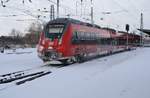 442 341-4 verlässt am 27.2.2018 als RE1 (RE78958) von Rostock Hauptbahnhof nach Bad Kleinen die Hansestadt.