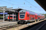 RB 11 nach Wismar und RE 5 nach Elsterwerda an den Bahnsteigen in Rostock Hbf. - 01.07.2018