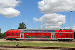 Steuerwagen DBpzfa 445 002 auf dem DB Werkstattgelände in Rostock.