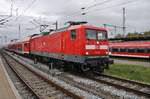 112 112 verlässt am 20.10.2018 mit dem RE5 (RE18490)  Warnemünde-Express  von Berlin Hauptbahnhof (tief) nach Warnemünde den Rostocker Hauptbahnhof.