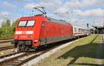 101 118-8 schiebt am 02.09.2018 den IC2182 von Hamburg Hauptbahnhof nach Stralsund Hauptbahnhof in den Rostocker Hauptbahnhof.