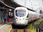 Ein ICE-T auf der Fahrt nach Hannover fährt in Rostock Hbf ein, 17.03.2020.