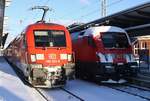 182 021-6 trifft am 12.02.2021 mit dem RE1 (RE4305) von Hamburg Hauptbahnhof im Rostocker Hauptbahnhof auf 182 016-6 mit dem RE1 (RE4306) nach Hamburg Hauptbahnhof.