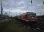 Die Bereitstellung des Fuball-Sonderzuges auf Gleis 7 des Rostocker Hbf's. Ein irre langer Zug, bestehend aus Wittenberger Steuerwagen, Halberstdter- und ex IR-Wagen. Noch ahnte ich nicht, welches Schmuckstck sich am Ende offenbarte...
14.12.09