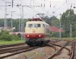 Das Umsetzten von 103 184-8 musste natrlich auch noch im Foto fest gehalten werden!
Aufgenommen am 13.08.2011 in Rostock Hbf