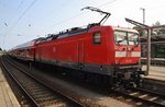 112 107 wartet mit dem RE5 (RE4365) nach Wünsdorf-Waldstadt am 27.8.2016 im Rostocker Hauptbahnhof auf Abfahrt.