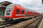 RE5 (RE4361) nach Wünsdorf-Waldstadt steht am 3.9.2016 mit 114 005 im Rostocker Hauptbahnhof bereit.