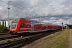 RE5 (RE4354) aus Wünsdorf-Waldstadt erreicht am 8.10.2016 das Ziel der Fahrt, den Rostocker Hauptbahnhof.