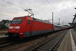 101 065-1 verlässt am 11.12.2016 zusammen mit dem IC2212 von Stuttgart Hauptbahnhof nach Ostseebad Binz den Rostocker Hauptbahnhof.