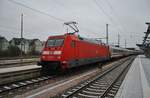 101 099-0 drückt am 7.1.2017 den IC2212  Rügen  von Koblenz Hauptbahnhof nach Ostseebad Binz aus dem Rostocker Hauptbahnhof.