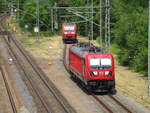 187 136 und 185 198,am 05.Juni 2023,neben dem Streckengleis nach Gera,in Saalfeld.