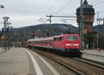 111 176 schiebt am 27.Dezember 2011 die RB 59353 nach Bamberg aus dem Bahnhof Saalfeld(Saale).
