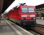 143 178-2 steht am 14. April 2015 mit einem RE aus Jena Saalbahnhof auf Gleis 2 im Bahnhof Saalfeld (Saale).