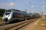 9442 607 (Bombardier Talent 2) von Abellio Rail Mitteldeutschland als RB 74810 (RB59) von Dessau Hbf nach Erfurt Hbf und 9442 106 als RE 74730 (RE19) von Dessau Hbf nach Leinefelde fahren in den Bahnhof Sangerhausen ein. [19.7.2017 - 17:01 Uhr]