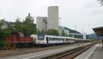 Am frühen Nachmittag des 01.08.2014 steht auf Gleis 3 des Schelklinger Bahnhofs der der Sommerferien-Express der SAB, gebildet aus VT 410 und VS 220, bereit zur Rückfahrt nach Münsingen. Auf Gleis 4 wartet eine V 152 der HZL mit einem Ganzzug aus Staubgutwagen der ermewa / RSB Logistic auf die Weiterfahrt nach Ulm Rbf.