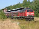 RE 21607 fhrt nach kurzem Halt hier in Schnberg (Meckl.) weiter bis nach Bad Kleinen.