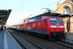 120 204-3 mit RE 1 (RE 4311) von Hamburg Hbf nach Rostock Hbf in Schwerin Hbf am 31.12.2013