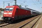 Hier 101 120-4 mit IC2213 von Ostseebad Binz nach Stuttgart Hbf., bei der Einfahrt am 21.7.2014 in Schwerin Hbf. 