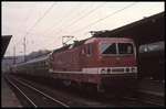 143913 steht hier vor Zug 68206 nach Hagen am 10.3.1993 um 16.37 Uh rim HBF Siegen.