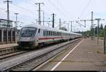 Bpmmbdzf 286.? (61 80 80-91 145-5 D-DB) mit Schublok 120 149-0 als IC 2005  Schwarzwald  (Linie 35) von Emden Hbf nach Konstanz erreicht den Bahnhof Singen(Hohentwiel) auf Gleis 2.
Ab hier wird der Zug zusätzlich als RE 62005 (RE35) geführt, da auch Nahverkehrsfahrkarten akzeptiert werden.
[14.7.2018 | 16:29 Uhr]