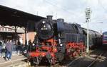 65018 der SSN ex DB ist hier am 26.10.2002 zum Brückenfest in Solingen am Bahnsteig eingetroffen.